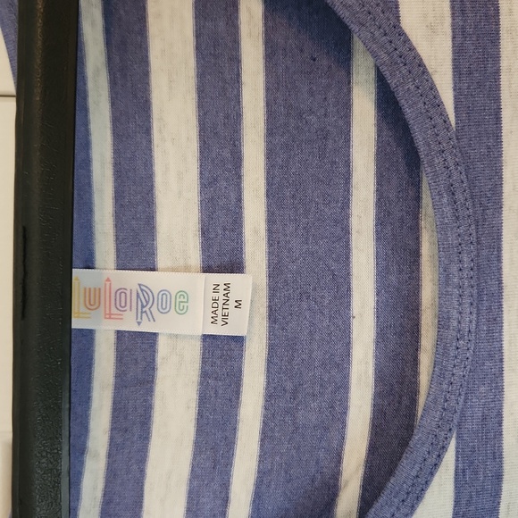 LulaRoe Classic Tee Size M - Picture 2 of 2